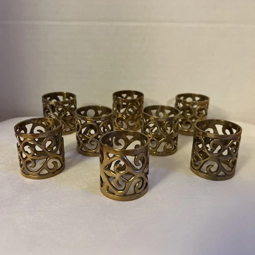 SET OF 8 BRASS SCROLL SHABBY CHIC NAPKINS RINGS
